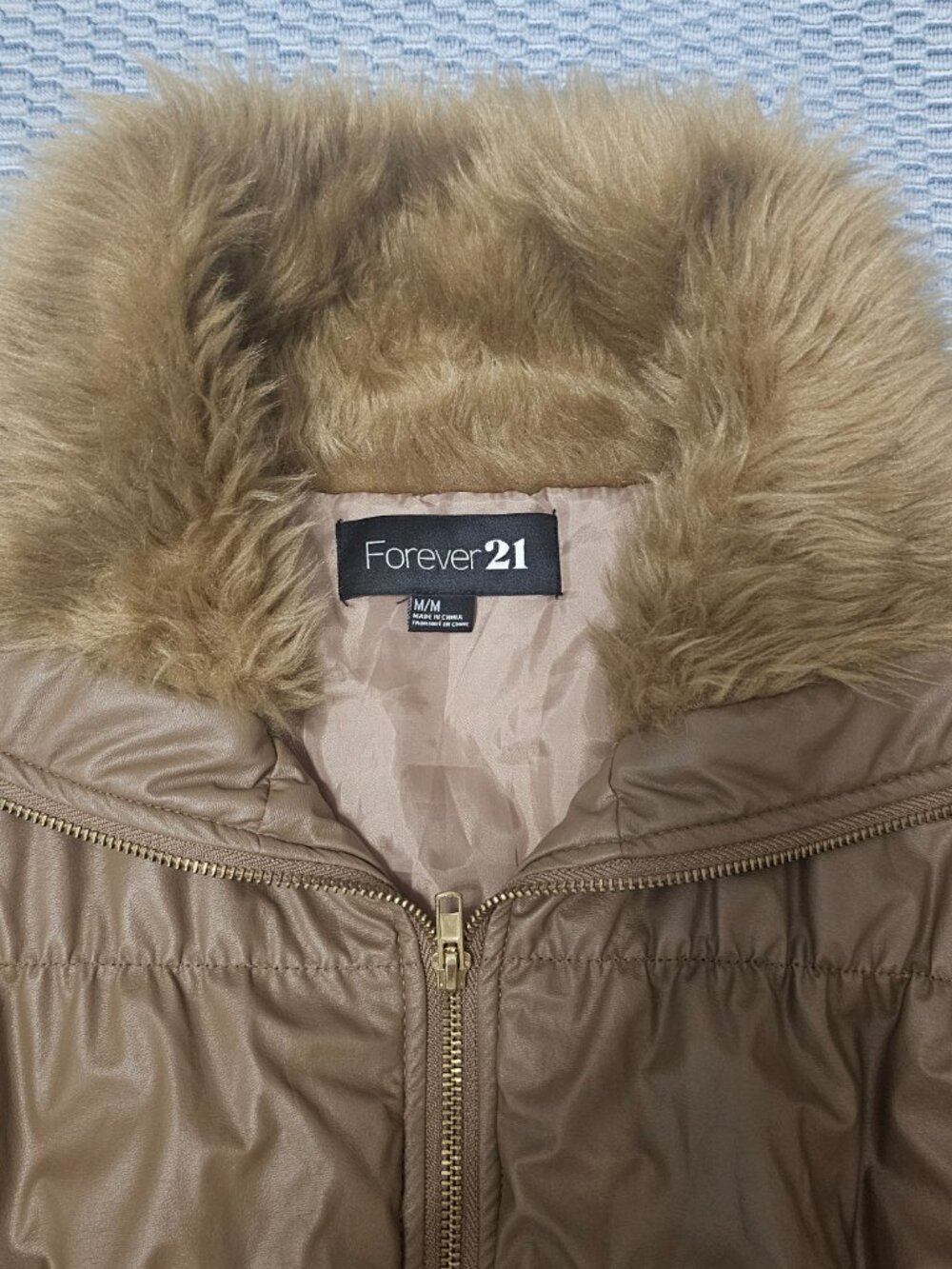 NEW Forever21 Khaki Faux Fur Collar Ruched Gathered Puffer Jacket - Size Medium - Picture 4 of 7